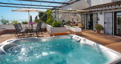 Kaunis kylä talo sydämessä Mijas Pueblo on upeat merinäkymät.