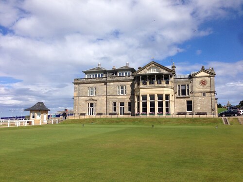 4 bedroom,5 bathroom,gamesroom, garden & parking, perfect for golf in St Andrews