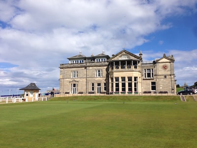 4 bedroom,5 bathroom,gamesroom, garden & parking, perfect for golf in St Andrews