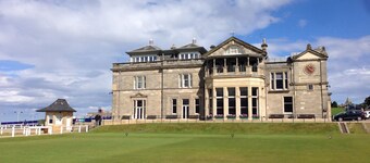 4 bedroom,5 bathroom,gamesroom, garden & parking, perfect for golf in St Andrews