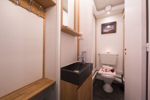 浴缸、風筒、提供毛巾