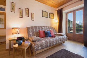 Flat-screen TV, fireplace