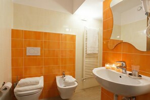 Dusj, bidé og håndklær