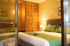 8 bedrooms, in-room safe, desk, iron/ironing board