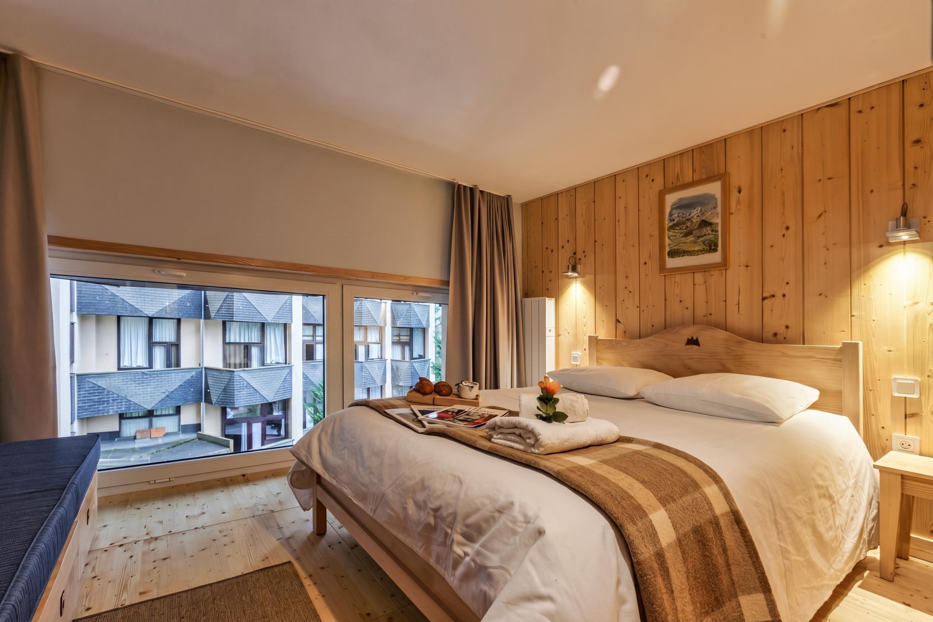 2 عدّة غرف نوم وملاءات أسرّة