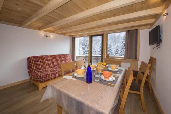 Dining - Résidence Grand Roc - Bruyères 112, Argentière (Chamonix), France (Argentière (Chamonix))