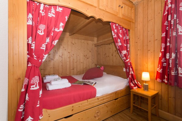 Bed sheets - Appartement Anaïte 15, Les Houches (Chamonix), France (Les Houches (Chamonix))