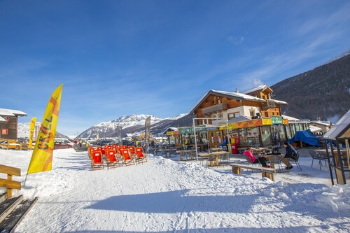 Camoscio Ski in - Ski out 200m, Livigno, Italy