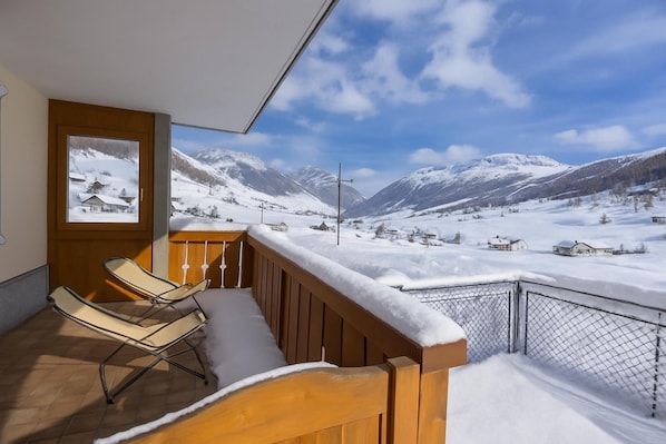 Property grounds - Camoscio Ski in - Ski out 200m, Livigno, Italy (Livigno)