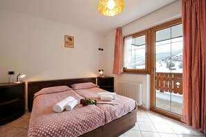 Bedroom - Camoscio Ski in - Ski out 200m, Livigno, Italy (Livigno)