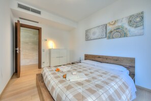 3 chambres, fer et planche à repasser, Wi-Fi gratuit, draps fournis