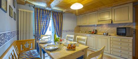 تناول الطعام