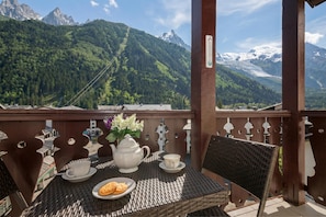 Outdoor dining - Chamonix Sud - Forclaz 504, Chamonix, France (Chamonix)