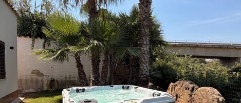 Bain à remous extérieur