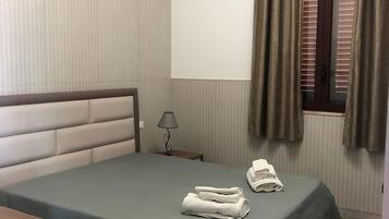 3 chambres, fer et planche Ă repasser, Wi-Fi gratuit, draps fournis