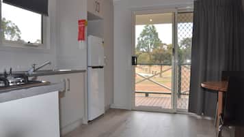 Deluxe 1 Bedroom Cabin - Sleeps 2 | Private kitchen | Fridge, microwave