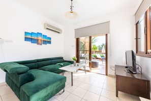 Televisión y chimenea 