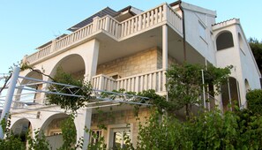 Exterior - Beautiful apartment for two persons with sea view in Trogir near the beach (Trogir)