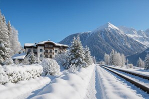 Property grounds - Résidence Le Cristal - Mont Blanc 18, Argentière (Chamonix), France (Argentière (Chamonix))
