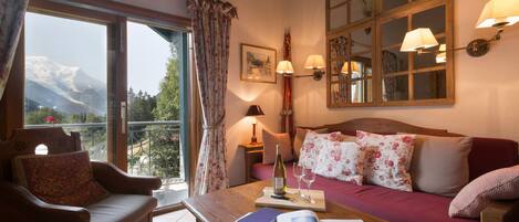 Televisión y chimenea