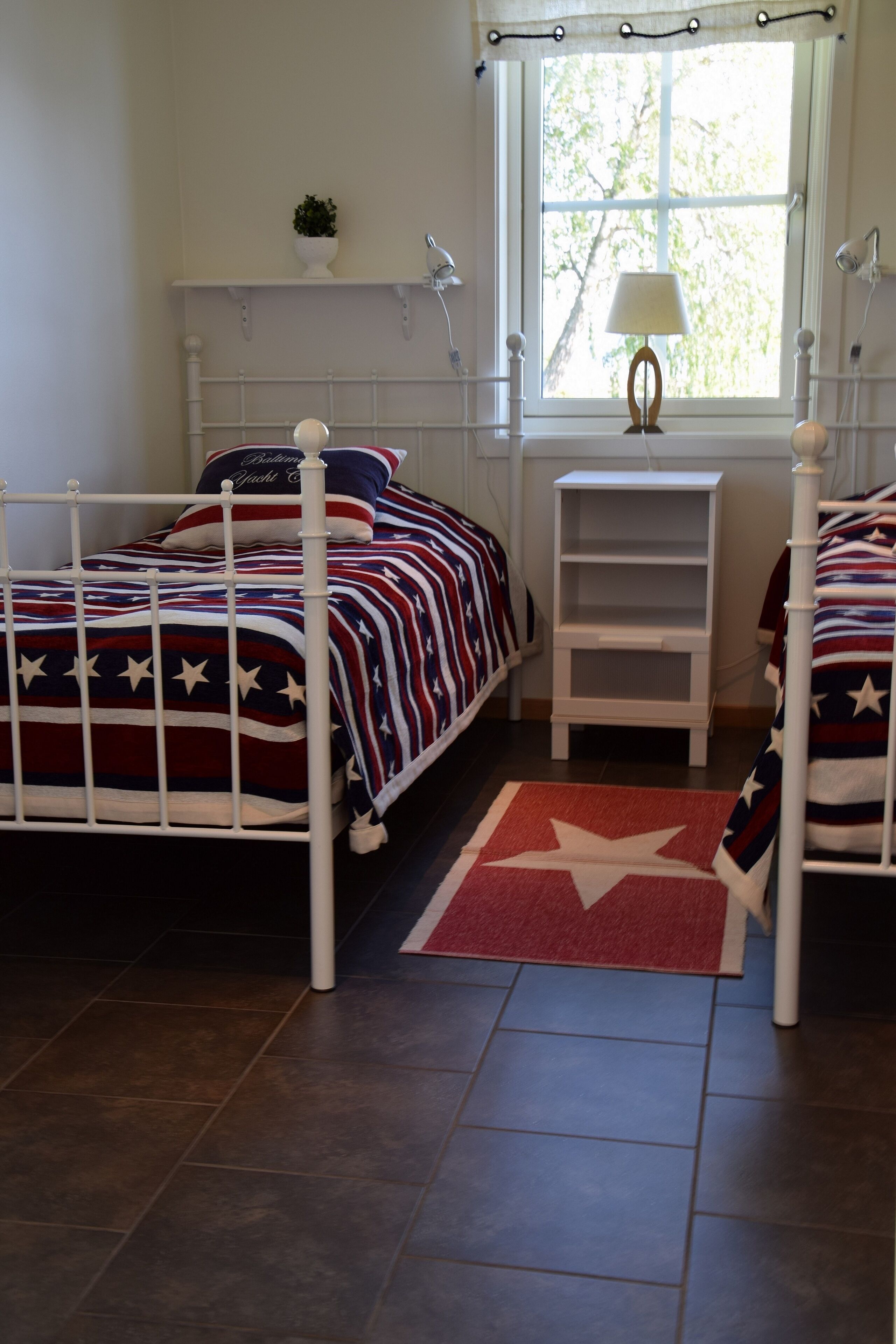 2 bedrooms, iron/ironing board, free WiFi