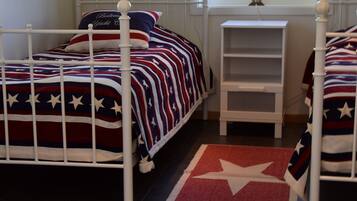 2 bedrooms, iron/ironing board, free WiFi