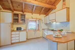 Refrigerador, microondas, parrilla de estufa y lavavajillas 