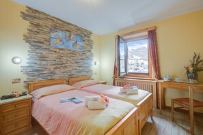 Twin bedroom