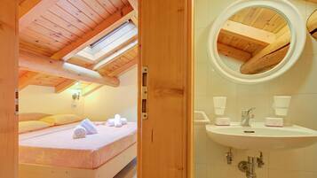 3 bedrooms, free WiFi, bed sheets