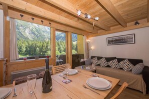 Dining - Résidence Grand Roc - Bruyères 220, Argentière (Chamonix), France (Argentière (Chamonix))