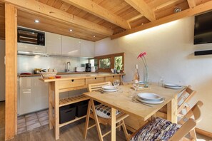 Dining - Résidence Grand Roc - Bruyères 220, Argentière (Chamonix), France (Argentière (Chamonix))