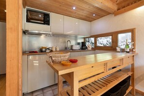 Kitchen - Grand Roc B220 260m from Slopes, View, Parking & WiFi, Argentière (Chamonix), France (Argentière (Chamonix))