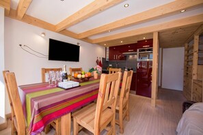 Dining area - Grand Roc C306 280m from Slopes, View, Parking & WiFi, Argentière (Chamonix), France (Argentière (Chamonix))