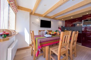 Dining - Résidence Grand Roc - Campanules 306, Argentière (Chamonix), France (Argentière (Chamonix))