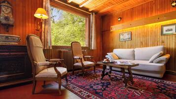 Télévision, lecteur de DVD, chaîne hi-fi