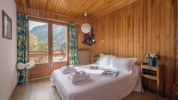 5 bedrooms, iron/ironing board, free WiFi, bed sheets