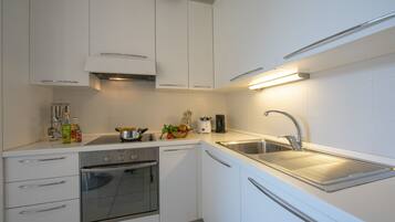 Kühlschrank, Ofen, Herdplatte, Geschirrspüler