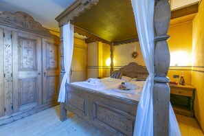 3 室のベッドルーム、デスク、WiFi (無料)、ベッドシーツ