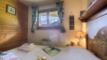 2 bedrooms, bed sheets