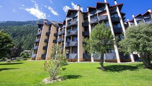 A multi-story hotel with balconies, surrounded by greenery and mountains. - Grand Roc B22 260m from Slopes, View, Parking & WiFi, Argentière (Chamonix), France (Argentière (Chamonix))