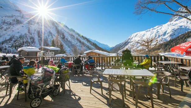 A wooden deck with tables and chairs, overlooking a snowy mountain landscape. - Grand Roc B22 260m from Slopes, View, Parking & WiFi, Argentière (Chamonix), France (Argentière (Chamonix))