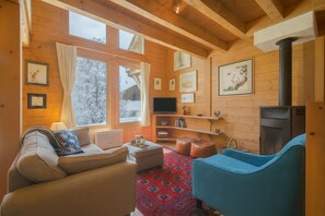 TV, fireplace - Chalets d'en haut - Zaria, Argentière (Chamonix), France (Argentière (Chamonix))