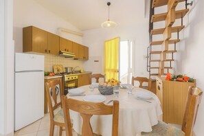 Fridge, oven, stovetop, electric kettle - Daniela 1 100m From Sea, Marina di Massa, Italy (Marina di Massa)