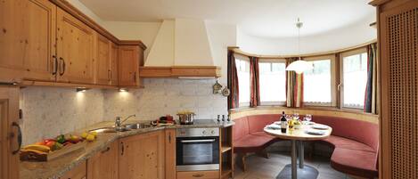 Kühlschrank, Ofen, Herdplatte, Geschirrspüler