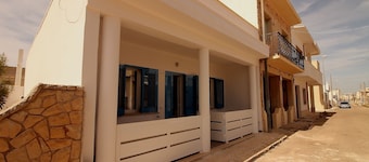 Casa Bluet, Modern house 50 meters from the sea