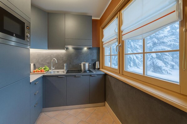 Fridge, microwave, stovetop, dishwasher - Orchidea, Livigno, Italy (Livigno)