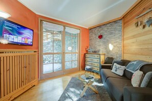 TV, fireplace - Orchidea, Livigno, Italy (Livigno)