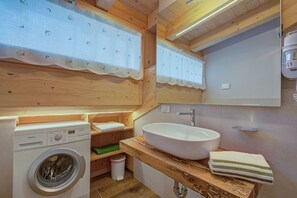 Shower, bidet, towels