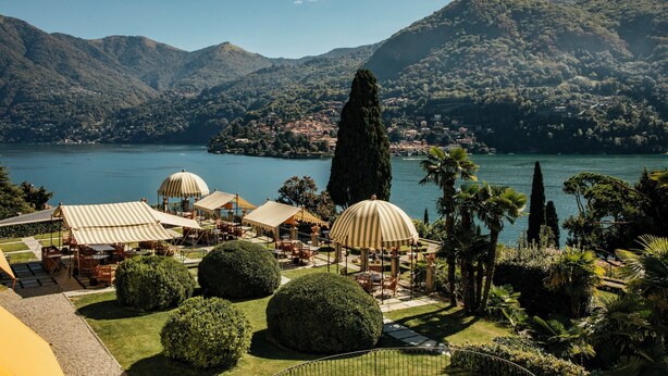 A lakeside resort with outdoor seating areas, a gazebo, and a view of the lake and surrounding mountains. - Passalacqua (Moltrasio)