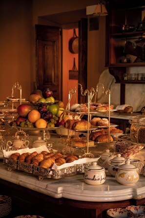 Buffet déjeuner gratuit tous les jours